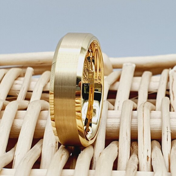 Men's Gold Wedding Ring, Brushed and Polished Ring, GALTUN747 - Picture 2 of 10